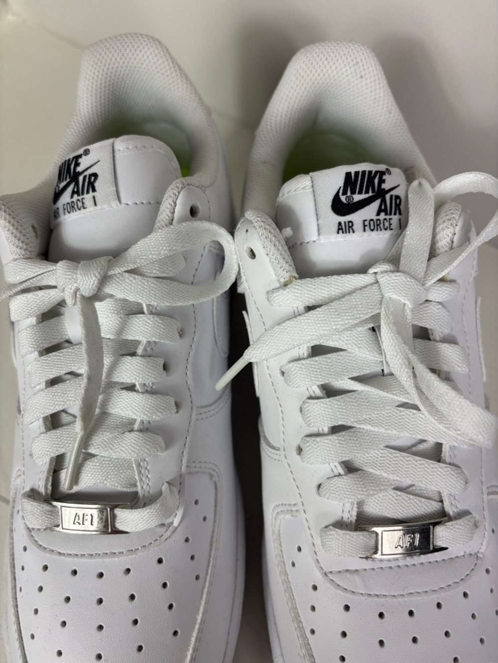 Nike Air Force 1 All-White Low-Top Leather Sneakers. Size 9,5 - Picture 4 of 14